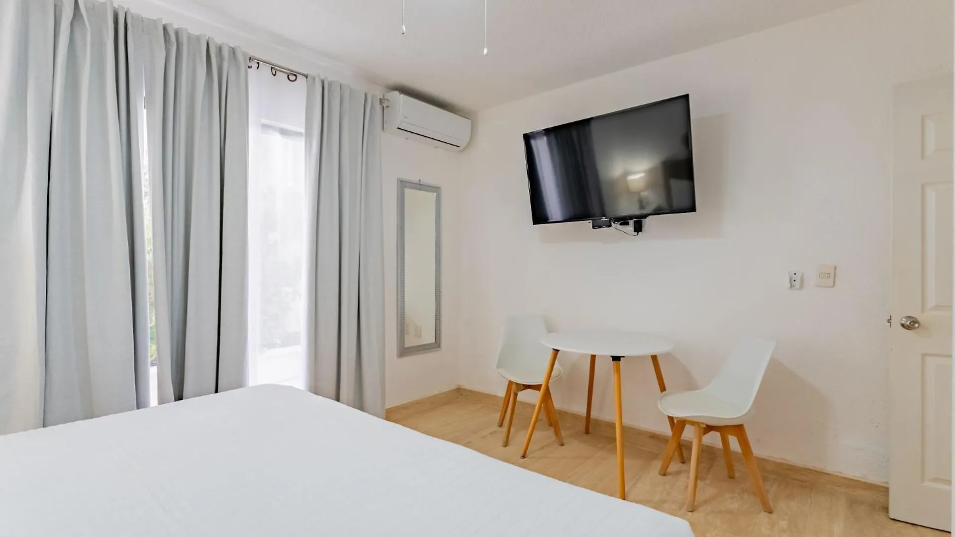 Beachfront Villa 4Br Hotel Zone Cancun