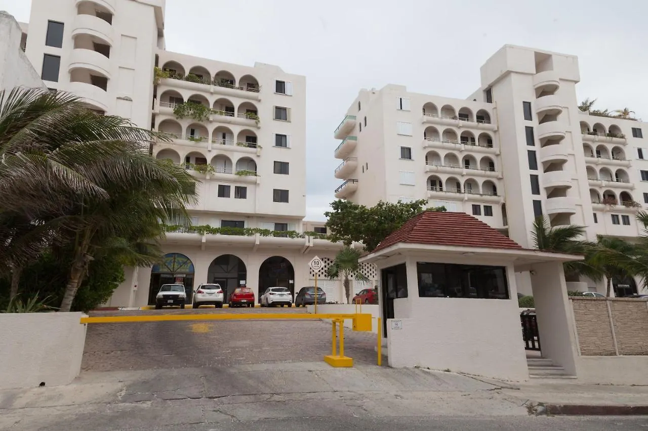 Beachfront Villa 4Br Hotel Zone Cancun Mexico